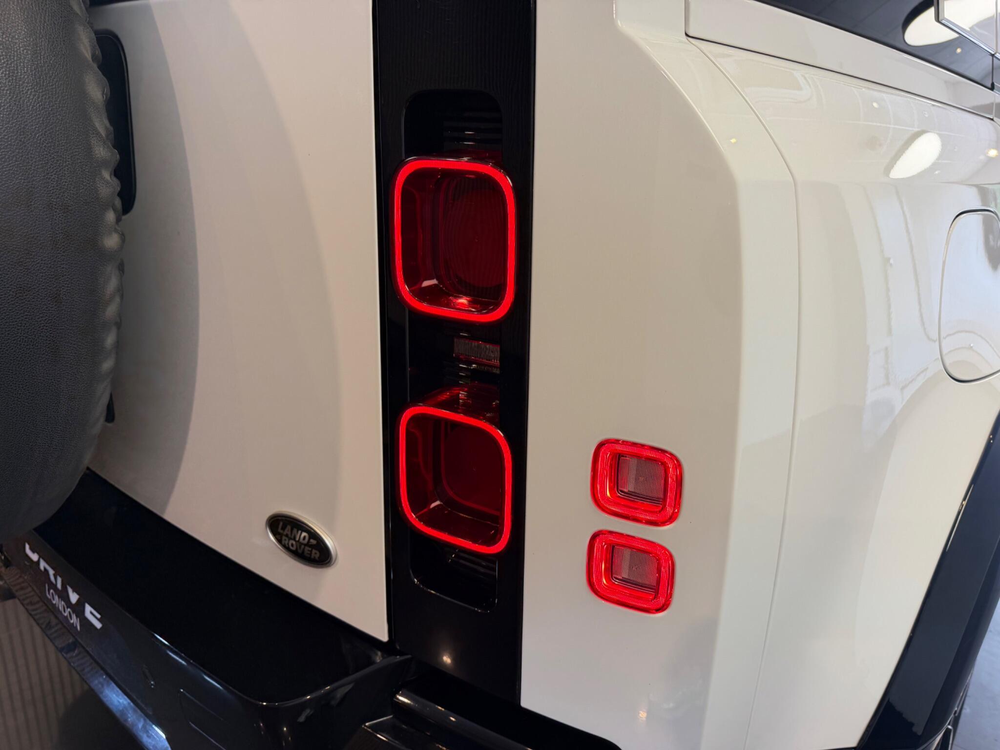 Land Rover Defender 110